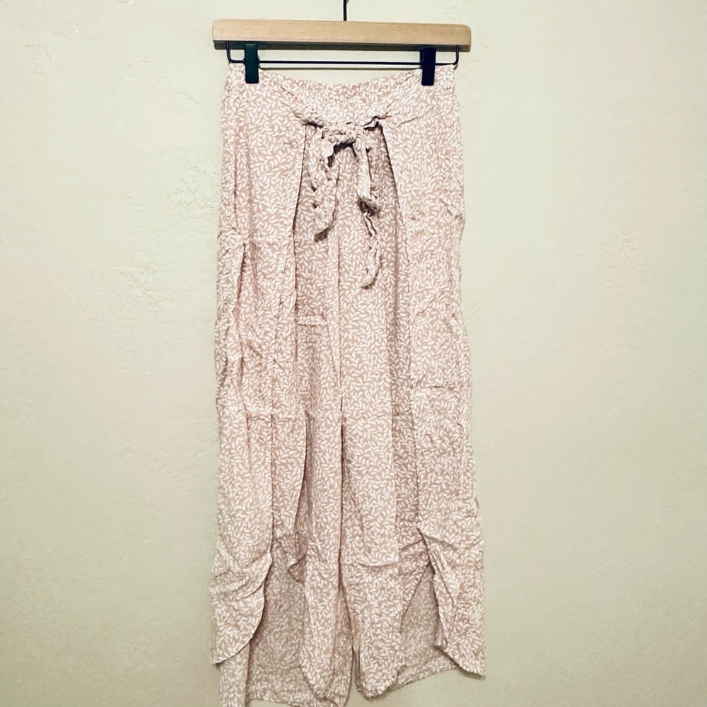 Salty Lemon Women's Boho wrap side slit Light pink Pants size Large EUC